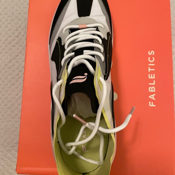 Fabletics - Echo Performance Sneaker - Picture 3 of 7